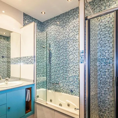 Vakantiehuis Amazing In Sant Cebri De Vallalt With Wifi, Outdoor Swimming Pool&swimming Pool *