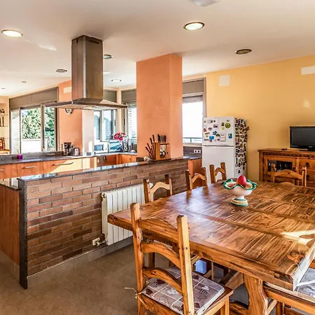5 Bedroom Lovely In *
