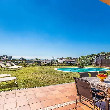 5 Bedroom Lovely In Tatil Evi Sant Cebrià de Vallalta